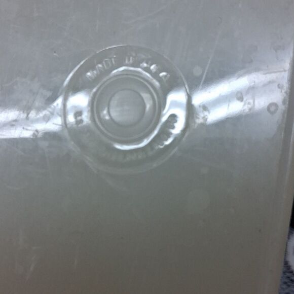 2 Pc Tupperware # 459-4 Cereal Keeper, And #5871-1 Qt. Pitcher - Picture 6 of 13